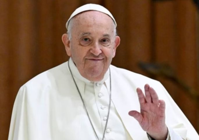 Vaticano atualiza estado de saúde do papa Francisco após agravamento