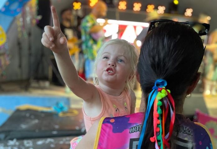 Carnaval nas Águas leva milhares de foliões às ruas de Gravatal
