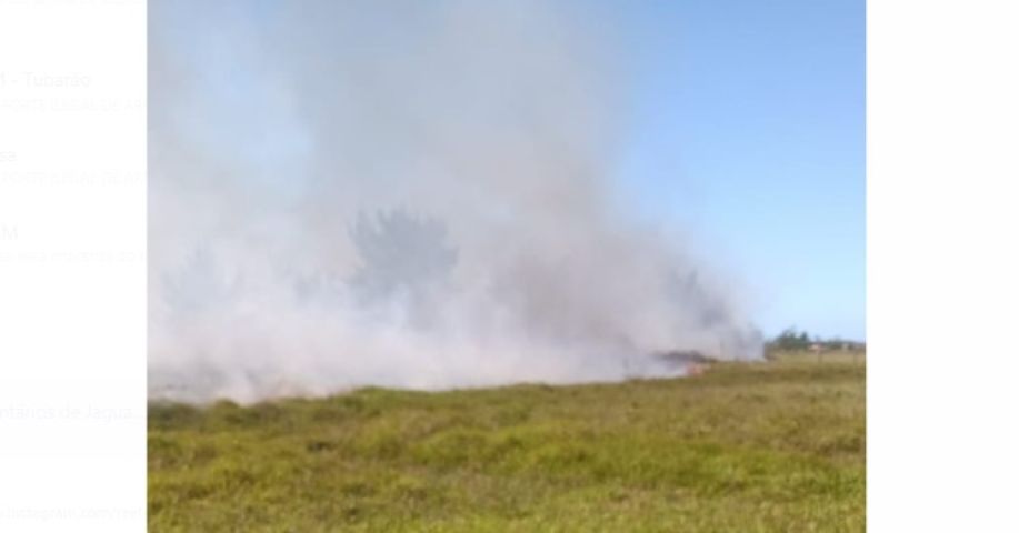 Incêndio de grandes proporções mobiliza bombeiros em Jaguaruna