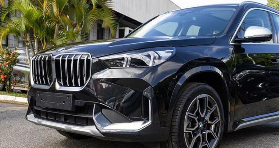 BMW X1 é furtada de estacionamento de hotel em Tubarão