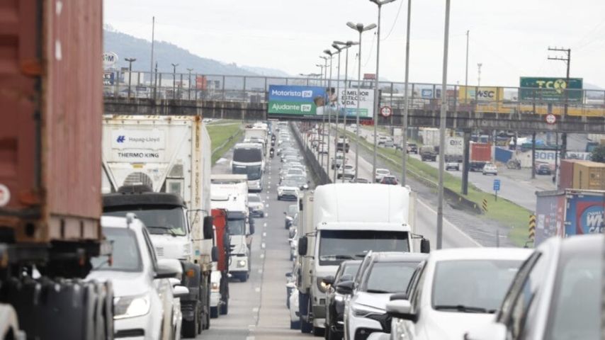 Dia 'oficial' de volta para casa pós-carnaval tem registro de filas e lentidão nas estradas de SC
