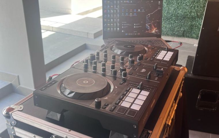 DJ de Tubarão tem equipamentos furtados durante o Carnaval em Laguna e faz campanha online para tentar seguir carreira