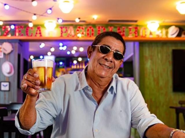 Zeca Pagodinho esclarece fake news após foto com personal trainer: não vai parar de beber
