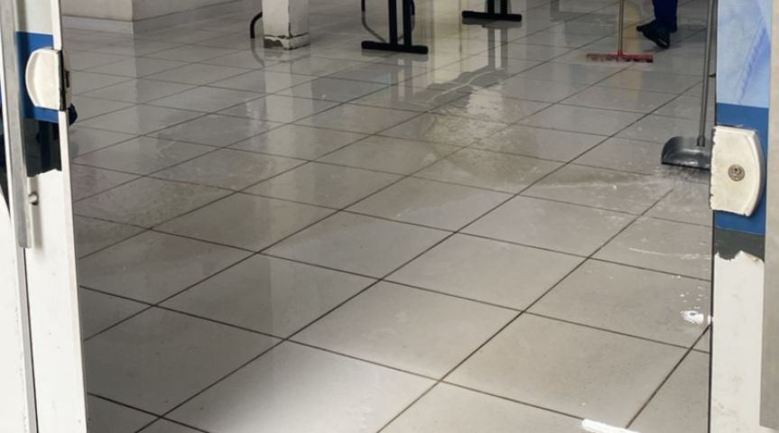 Policlínica de Tubarão registra alagamento e ajusta atendimentos na manhã desta segunda, 10