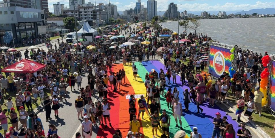 Após quase um ano, Alesc volta a discutir proibição de crianças na Parada LGBTQIA+ em SC