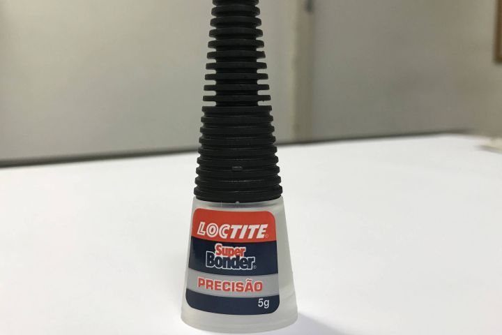 (Vídeo) No país: menina de 6 anos cola partes íntimas com Super Bonder para fugir de abusos