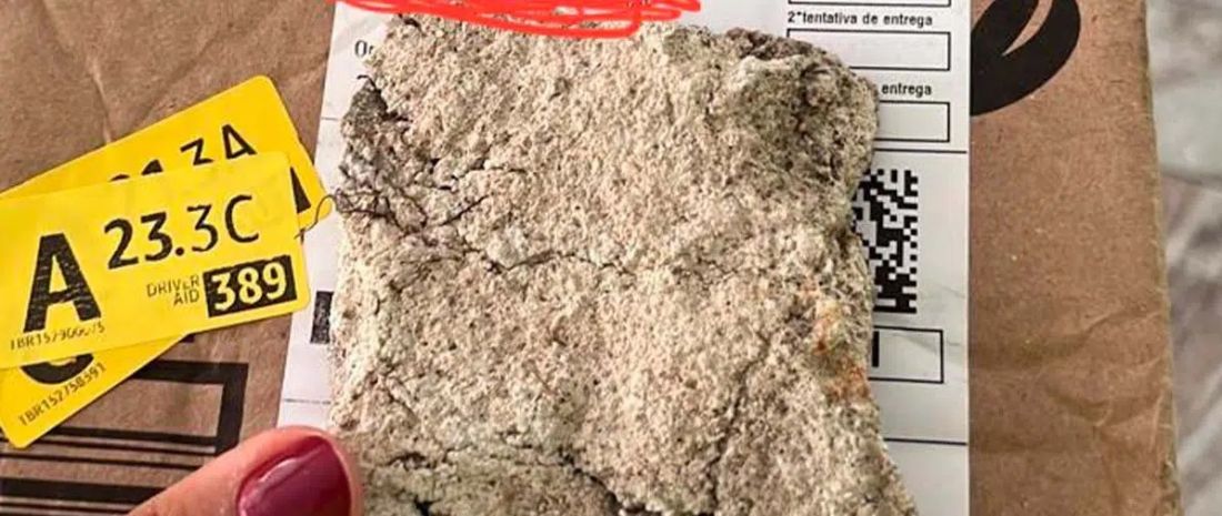 Brasil: mulher compra iPhone na Amazon e recebe pedaço de reboco