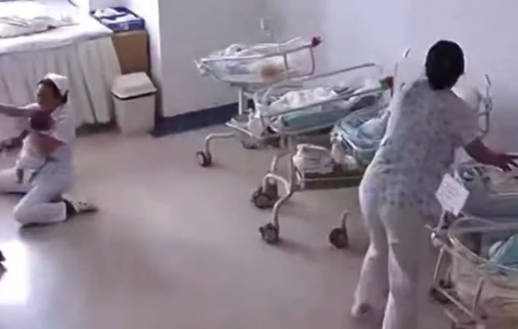 Vídeo: enfermeiras protegem bebês recém-nascidos durante terremoto em Mianmar