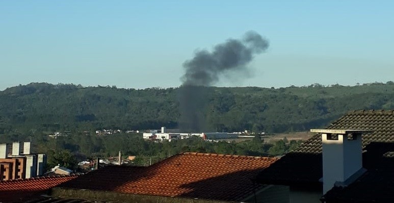 Princípio de incêndio atinge empresa La Moda