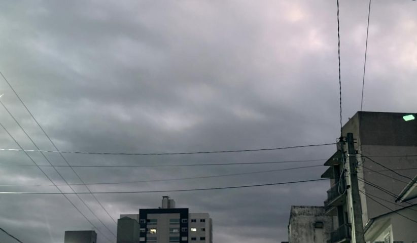 Frente fria dá trégua, mas instabilidades retornam com força ao Sul de SC