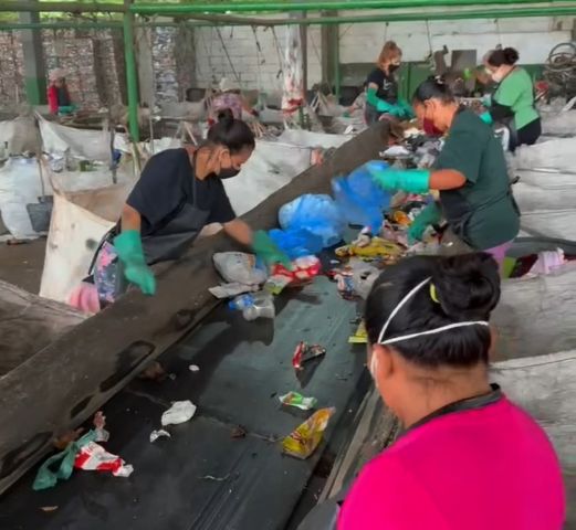 (vídeo) Secretário de Tubarão visita empresa de reciclagem e afirma compromisso de aumentar a quantidade de lixo que é reaproveitado na cidade