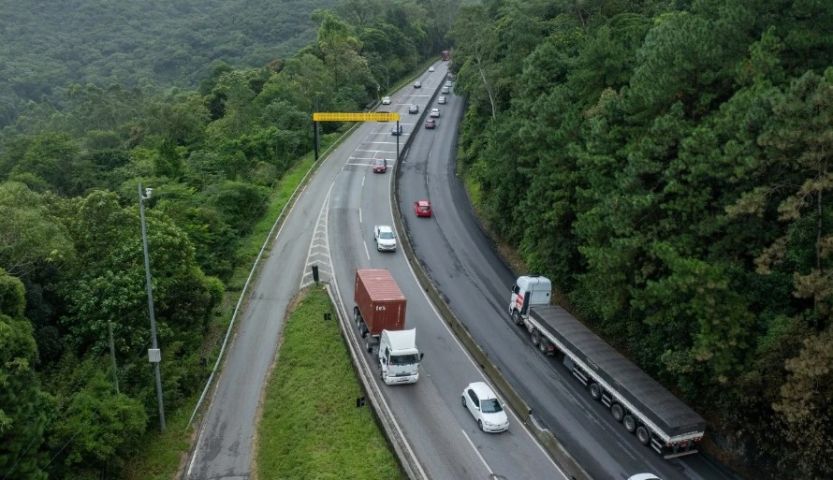 Morro dos Cavalos é liberado após bloqueio para remoção de rocha