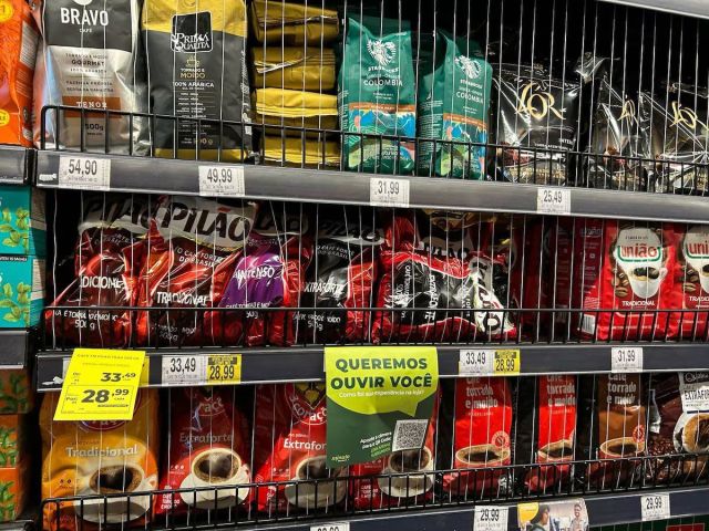 Com preço nas alturas, café ganha grade antifurto em supermercados
