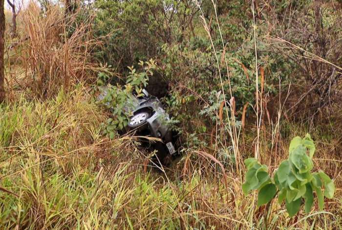 No país: Família é encontrada morta dois dias após acidente; criança de 6 anos é único sobrevivente