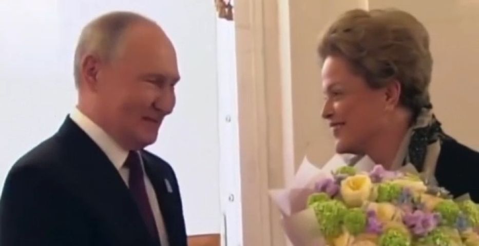 (VÍDEO) Putin presenteia Dilma Rousseff em celebração que também reuniu Lula e Janja