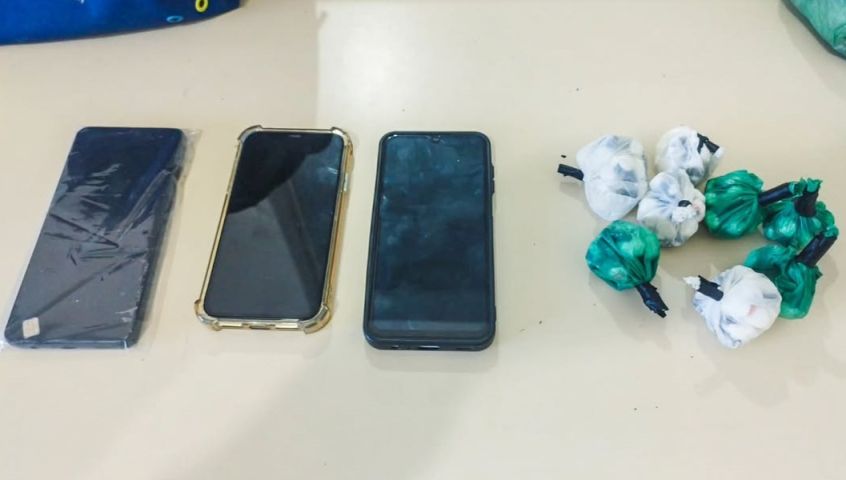 PM prende jovem por tráfico após perseguição a motocicletas em Capivari de Baixo