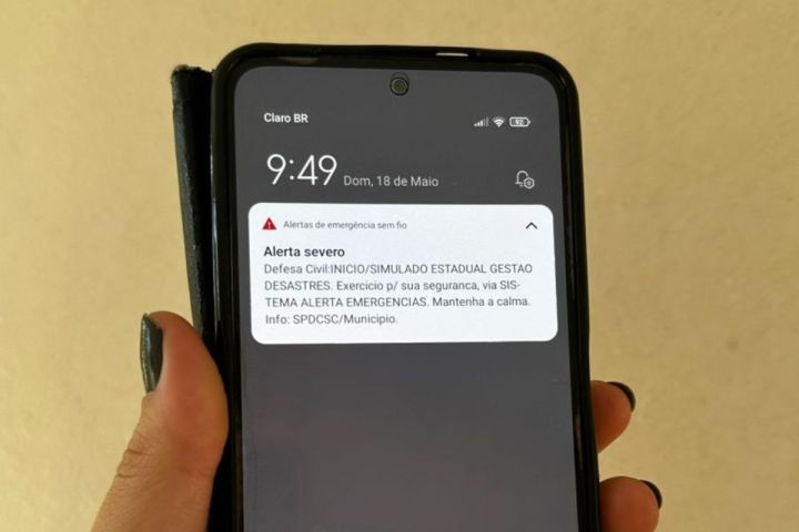 Moradores de SC recebem alerta de desastre da Defesa Civil como parte de simulado inédito