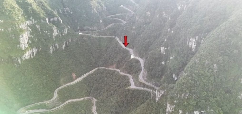 (VÍDEO) Drone registra possíveis OVNIs na Serra do Rio do Rastro, em Santa Catarina