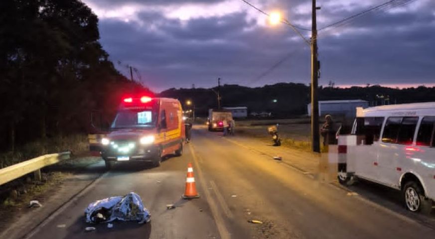 Homem morre em acidente entre moto e van nesta segunda-feira, 2, em Nova Veneza