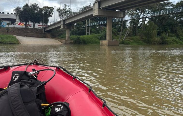 (Vídeo) Bombeiros encerram segundo dia de buscas por homem desaparecido no rio Tubarão