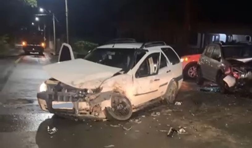 (VÍDEO) Acidente grave em Tubarão deixa motorista ferida