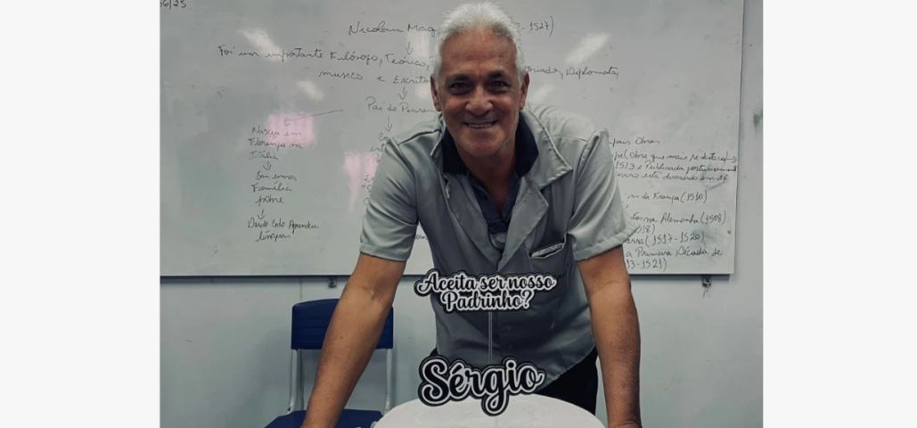 (VÍDEO) Alunos escolhem porteiro como padrinho de formatura e funcionário se emociona com surpresa