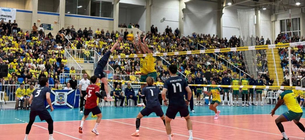 Público lota Arena Multiuso em Tubarão para ver vitória do Brasil no vôlei