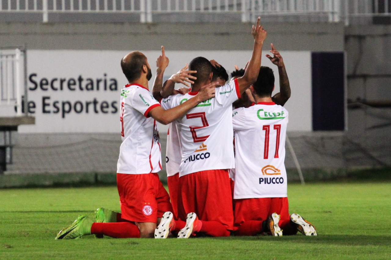 Hercílio Luz vence Joinville fora de casa e segue líder