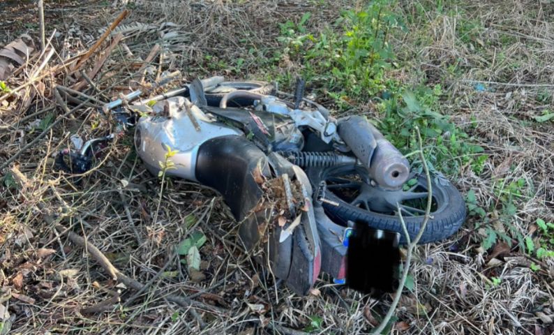 Jovem de 22 anos morre após colisão entre moto e caminhão em Nova Veneza