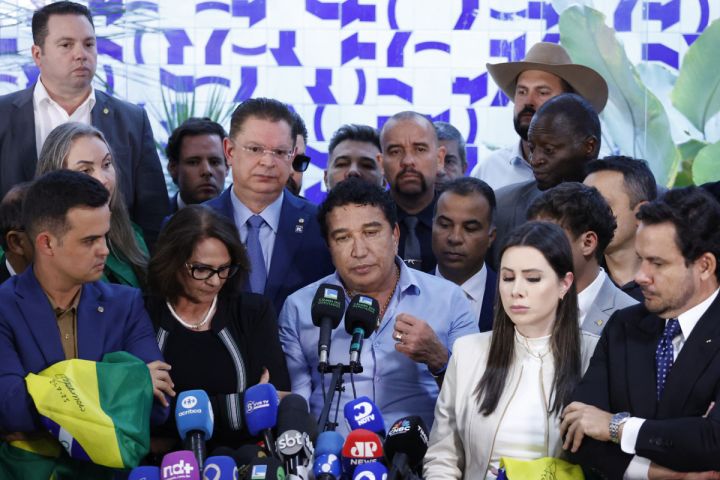 (Vídeo) Magno Malta desafia Moraes: 'Põe a mão em Bolsonaro. Tenta a sorte'