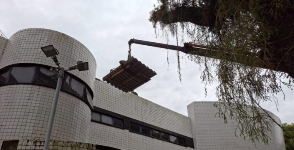 Centro Municipal de Cultura Willy Zumblick reabre parcialmente após reparo emergencial no telhado