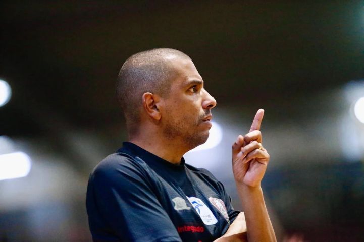 Daniel Junior, de Tubarão, deixa Campo Mourão e assume comando do Kayrat Almaty, potência do futsal no Cazaquistão