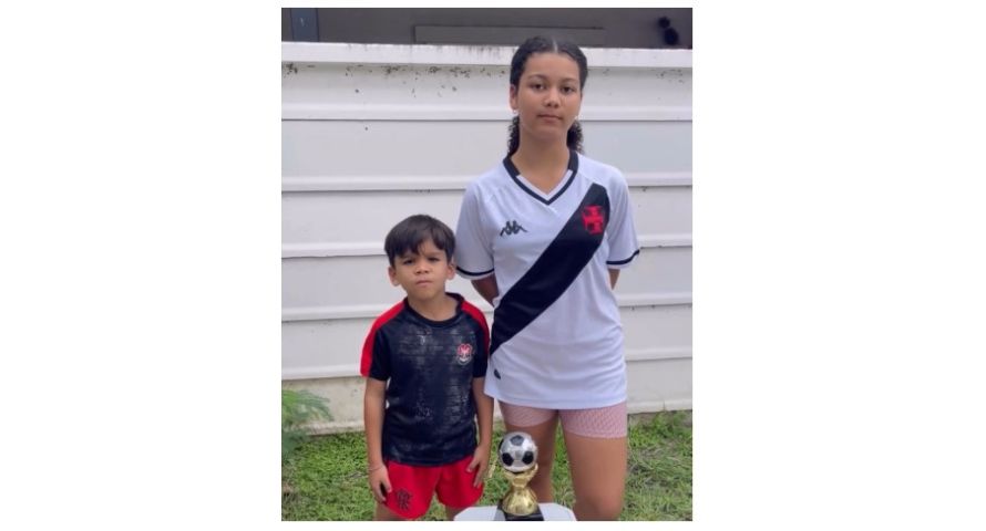 (Vídeo) Irmãos vascaína e flamenguista fazem partida 'brigada' e vídeo divertido viraliza nas redes; assista