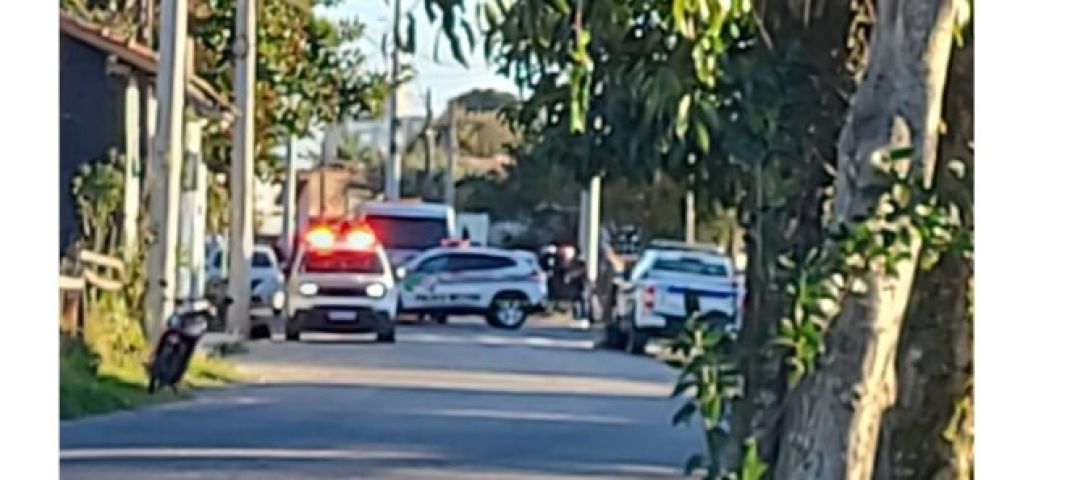 Homem é atacado por várias pessoas e encontrado ferido às margens de rio em Tubarão