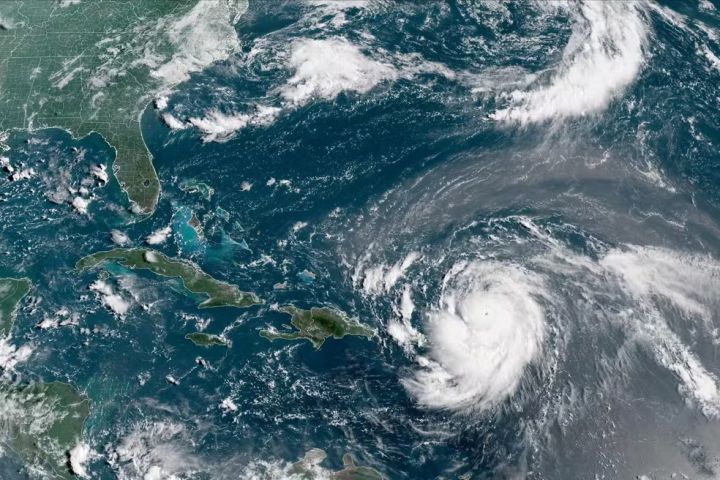 Furacão Erin ganha força no Atlântico e chega à categoria 4, com ventos de 230 km/h