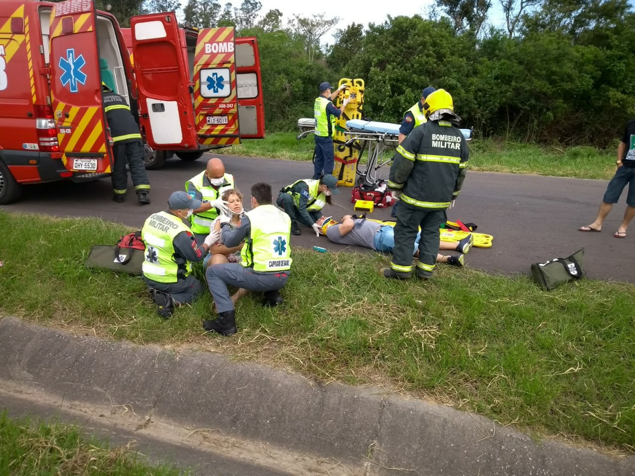 Capotamento é registrado na BR-101, em Tubarão