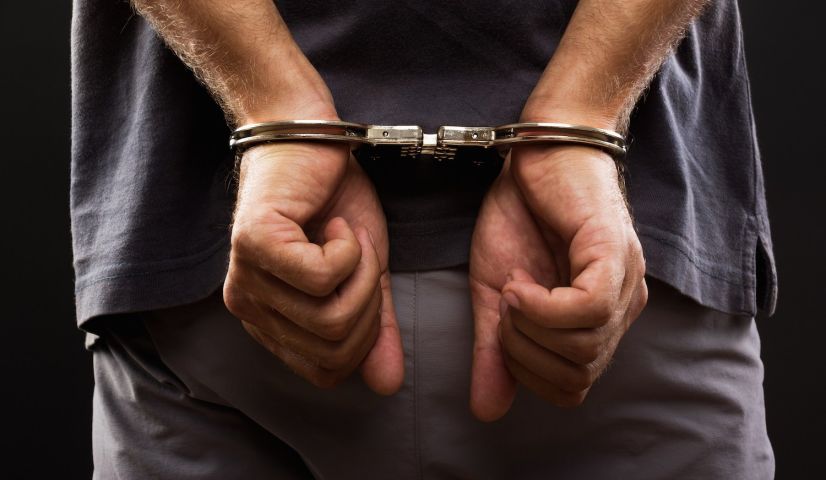 'Bandidos vocês não pegam, seus vagabundos': homem desacata policiais e agente fica ferido em São Ludgero