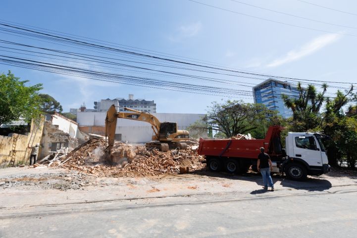 Demolição da antiga Delegacia será finalizada nesta segunda-feira (15)
