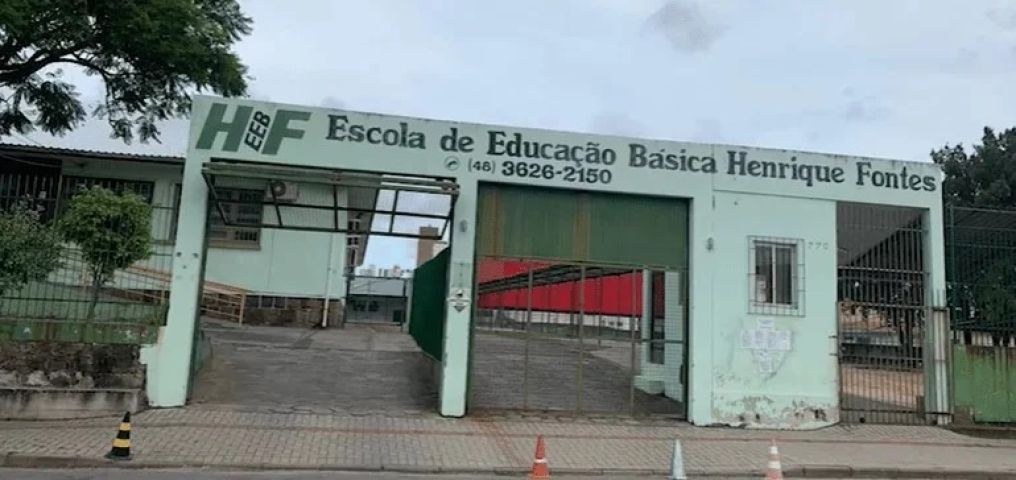 Estudante transsexual do Colégio Henrique Fontes terá banheiro neutro à disposição