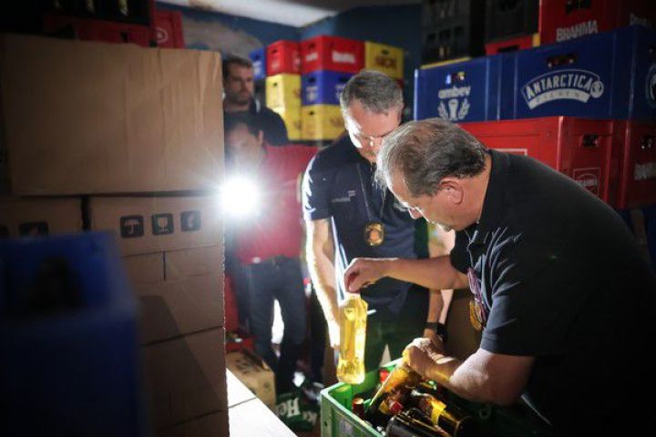 Brasil: metanol usado na higienização de garrafas é a principal linha de investigação da polícia para intoxicações