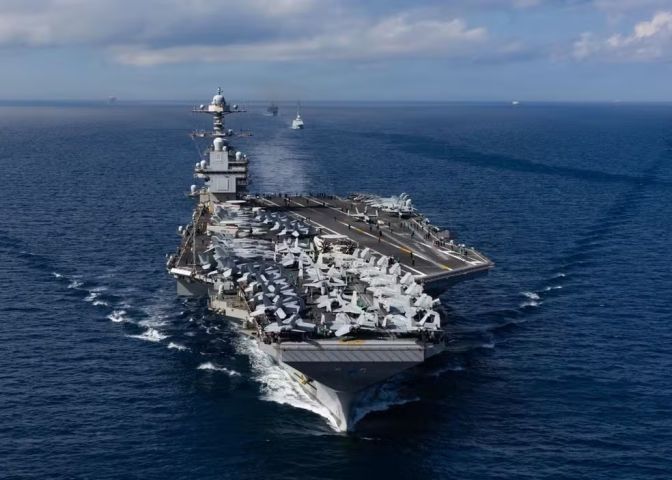 Estados Unidos envia maior porta-aviões do mundo para o mar do Caribe