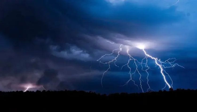 Avanço de frente fria traz chuva e risco de alagamentos em Santa Catarina