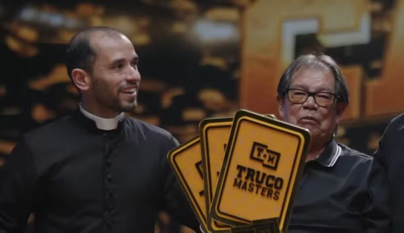 Brasil: padre vence torneio nacional de truco ao lado de avô e leva prêmio de R$ 40 mil