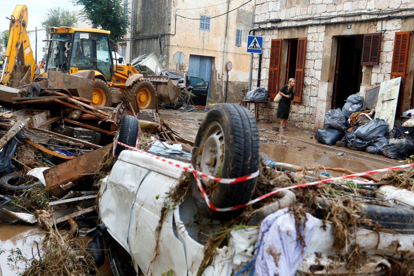 No mundo: Tempestade Leslie atinge Portugal com ventos de 176 km/h