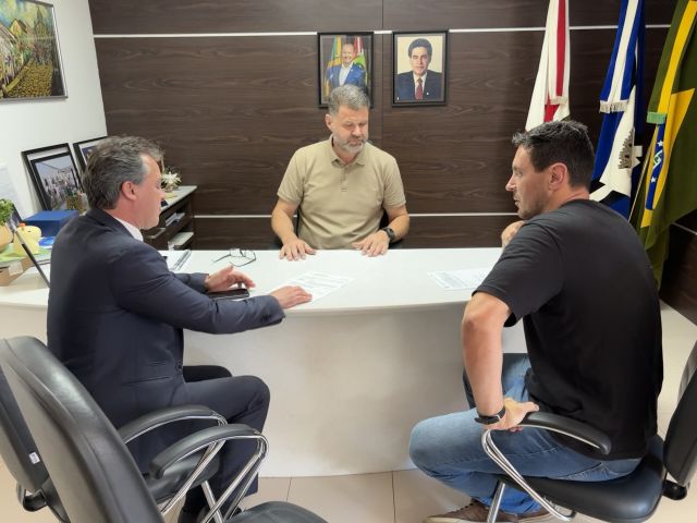 Prefeitura assina contrato com nova empresa para serviço de iluminação pública