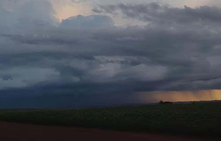 VÍDEO: Previsão do tempo aponta que ciclone extratropical começa a se afastar do sul do Brasil