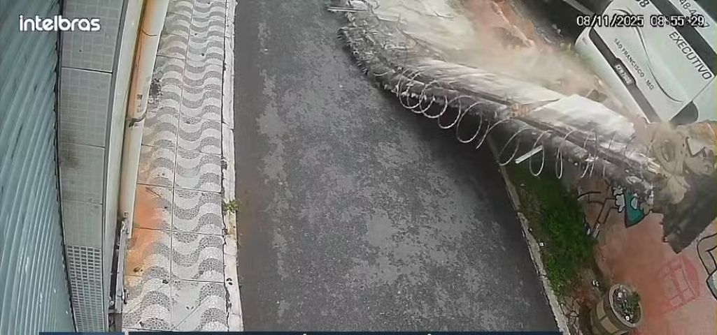 VÍDEO: Câmeras de segurança mostram exato momento em que um muro desaba, matando três pessoas em São Paulo