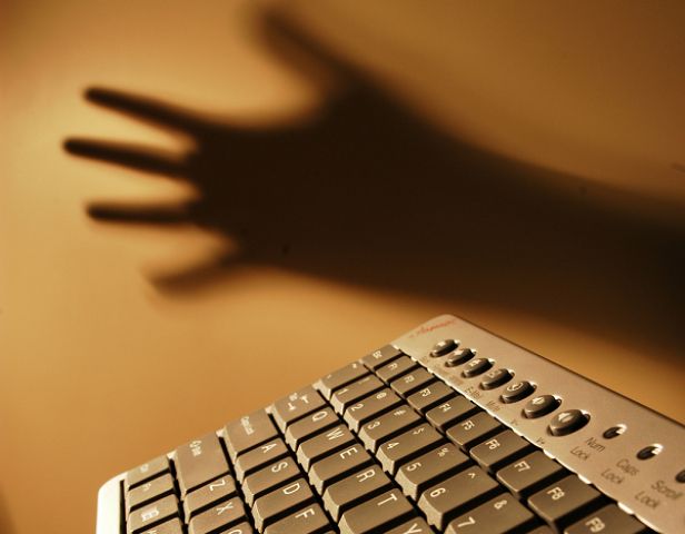 Residência é furtada no Centro de Braço do Norte; suspeito leva celular e equipamentos de computador