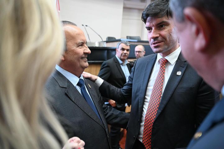 (Vídeo) Primeira mão: Jorginho Mello autoriza contratação de 46 novos delegados em SC