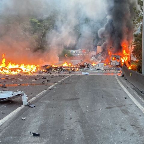 (Vídeo) Grave acidente na BR-376 deixa um morto e 14 feridos no Paraná
